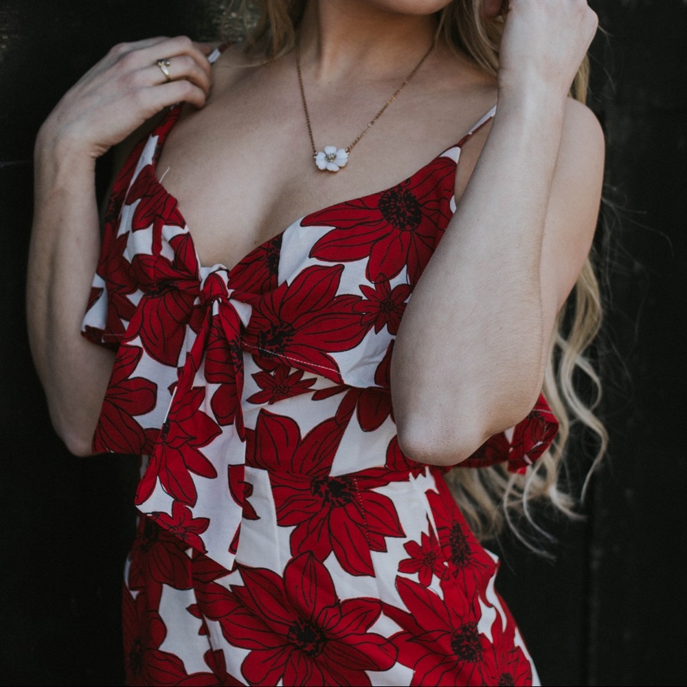 Francesca’s Floral Romper - Picture 2 of 8